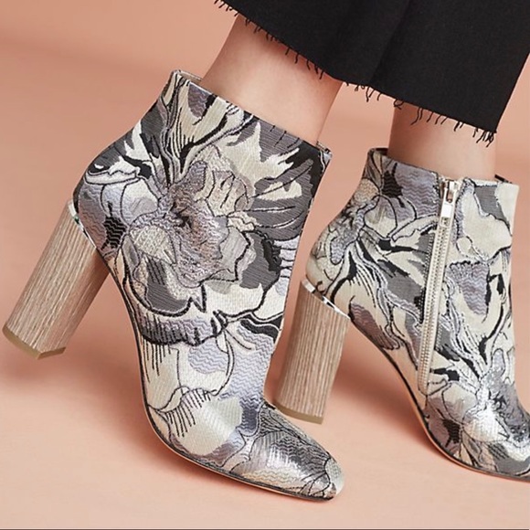 Anthropologie Shoes - Pour la Victoire x Anthro Rickie Heeled Booties